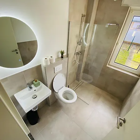 House L 10 Beds L 5 Bedrooms L 4 Bathrooms L Wi-fi Lippstadt