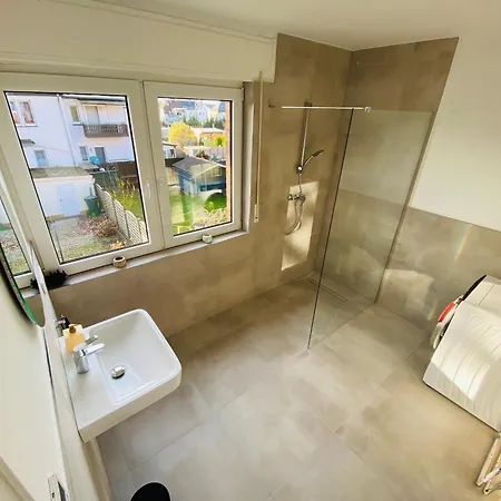 House L 10 Beds L 5 Bedrooms L 4 Bathrooms L Wi-fi Holiday home *